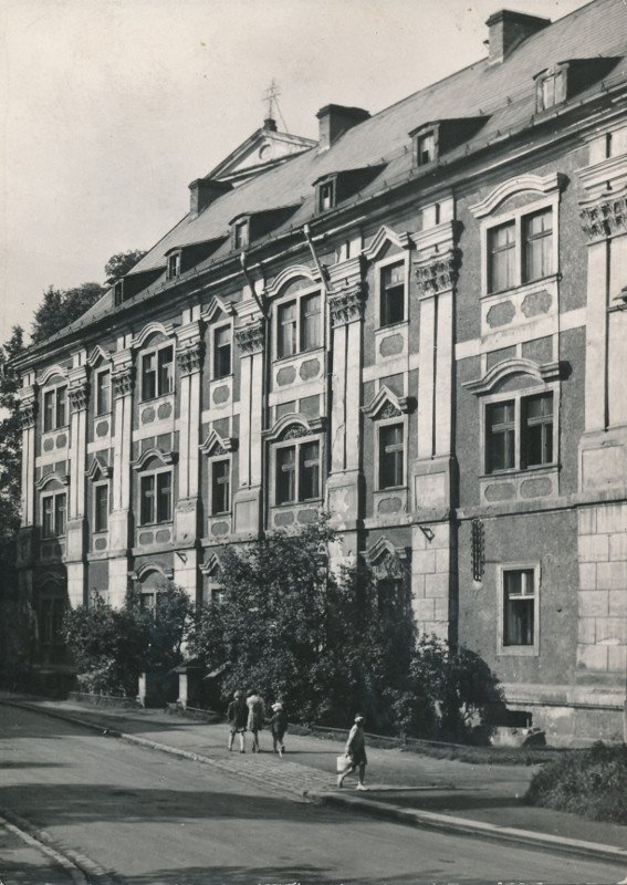 Długi Dom, siedziba Muzeum Przyrodniczego w Cieplicach Śląskich Zdroju