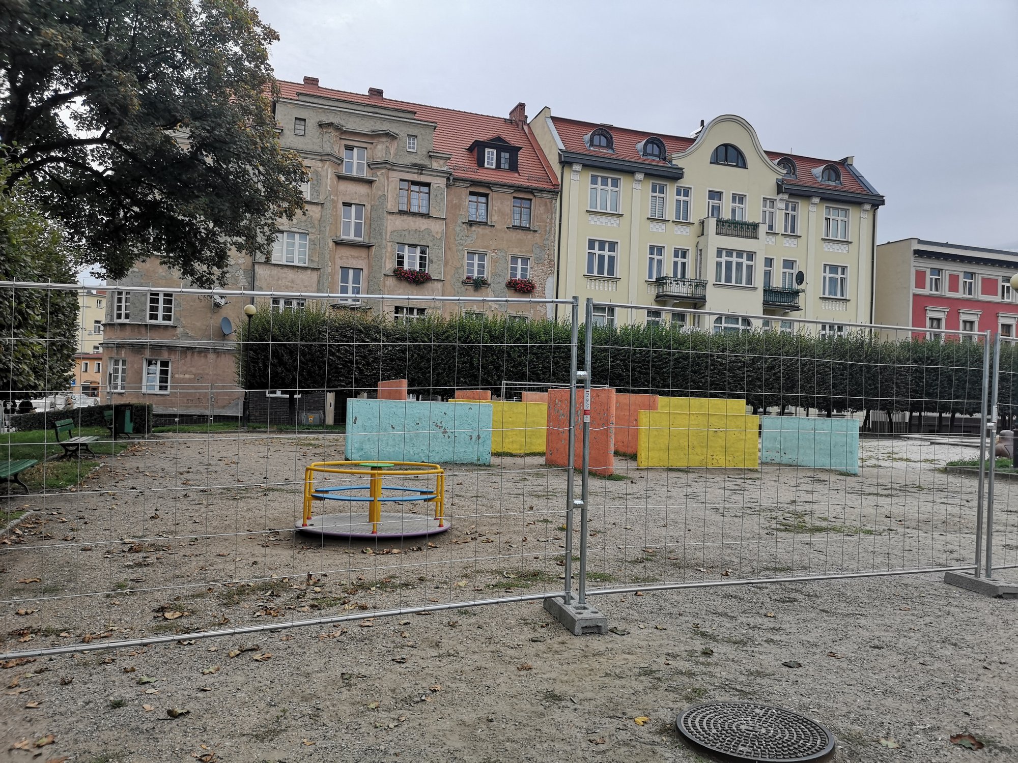 zniknie-betonowy-labirynt-83158
