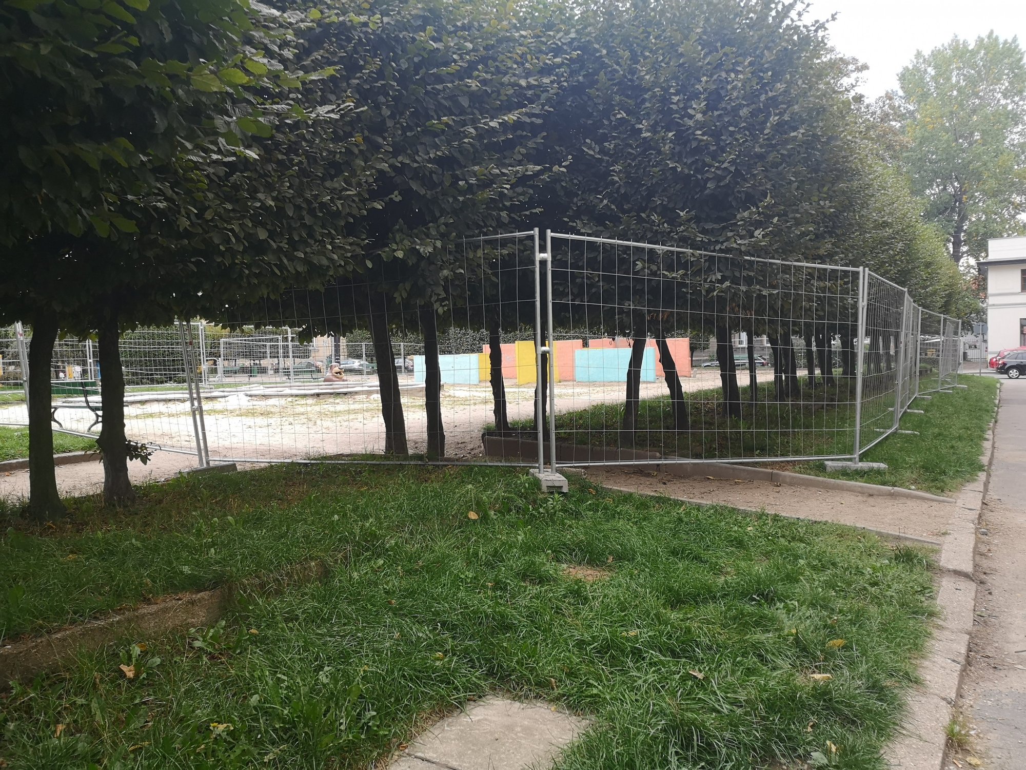 zniknie-betonowy-labirynt-83158