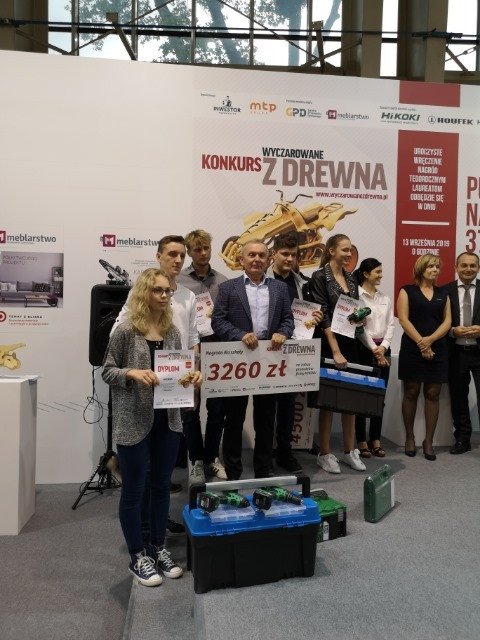 wyczarowali-drona-z-drewna-83314