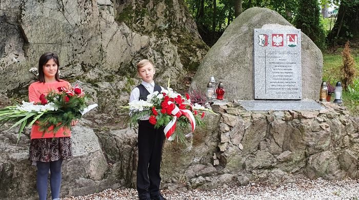 uczniowie-dla-janowickich-sybirakow-83366