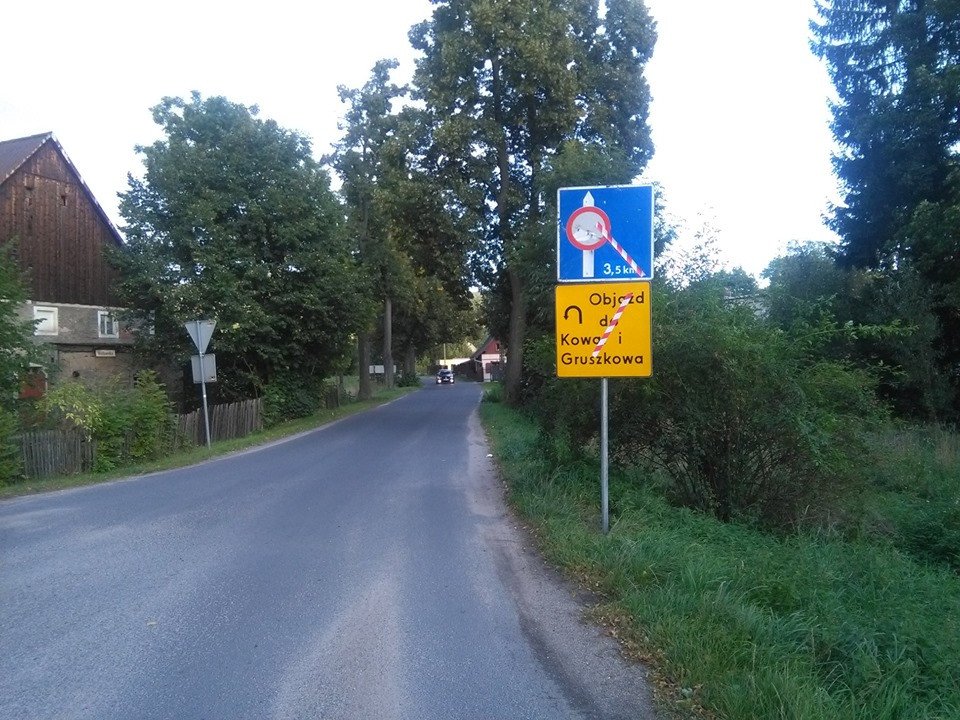 autobusy-mzk-nie-jezdza-do-gruszkowa-bo-trwa-remont-drogi-83426