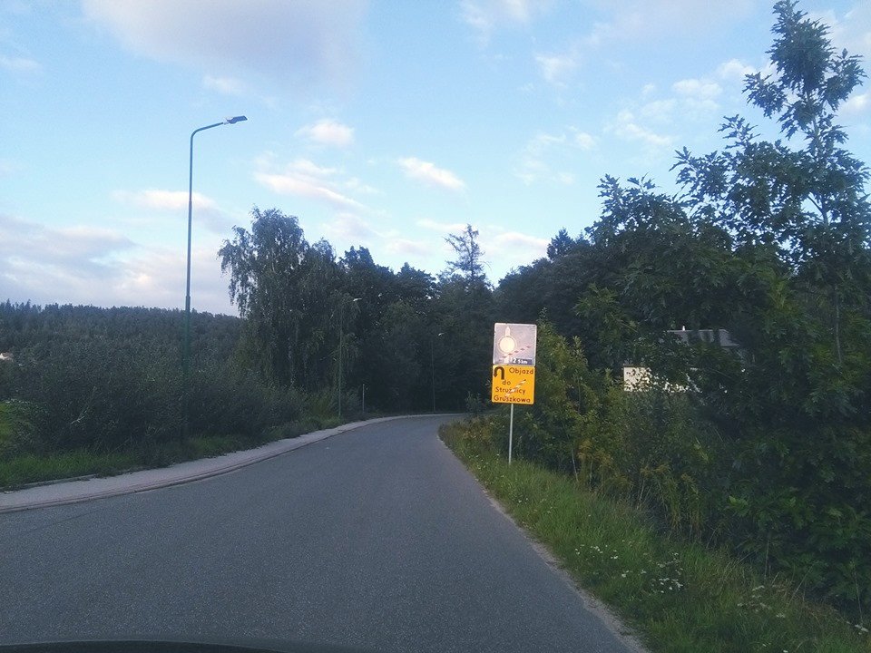 autobusy-mzk-nie-jezdza-do-gruszkowa-bo-trwa-remont-drogi-83426