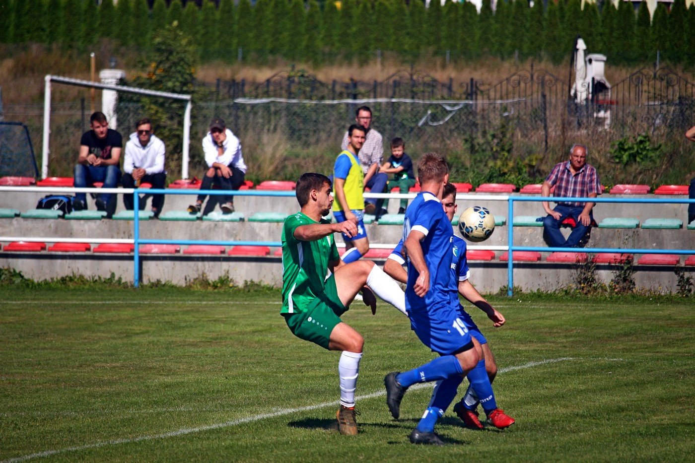 z-przewrotki-w-twarz-czerwona-kartka-83476