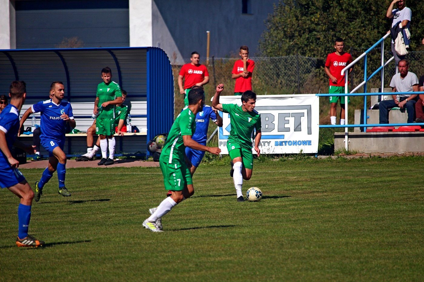 z-przewrotki-w-twarz-czerwona-kartka-83476