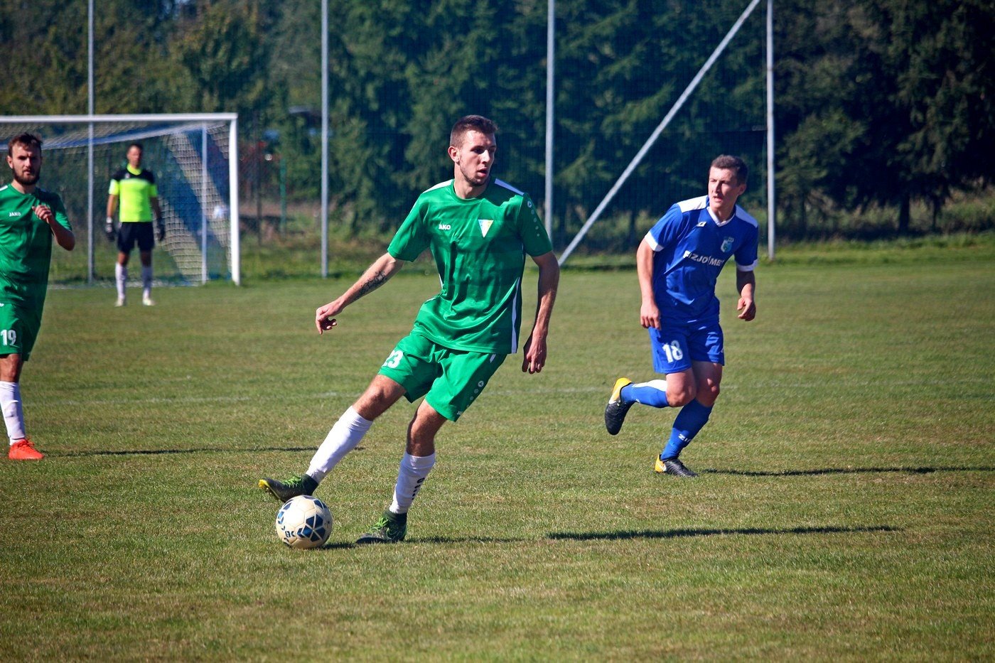 z-przewrotki-w-twarz-czerwona-kartka-83476