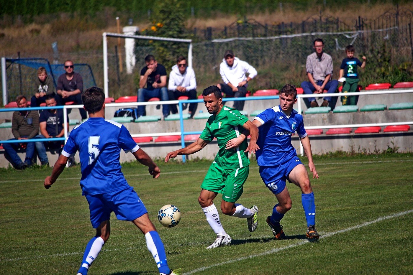 z-przewrotki-w-twarz-czerwona-kartka-83476