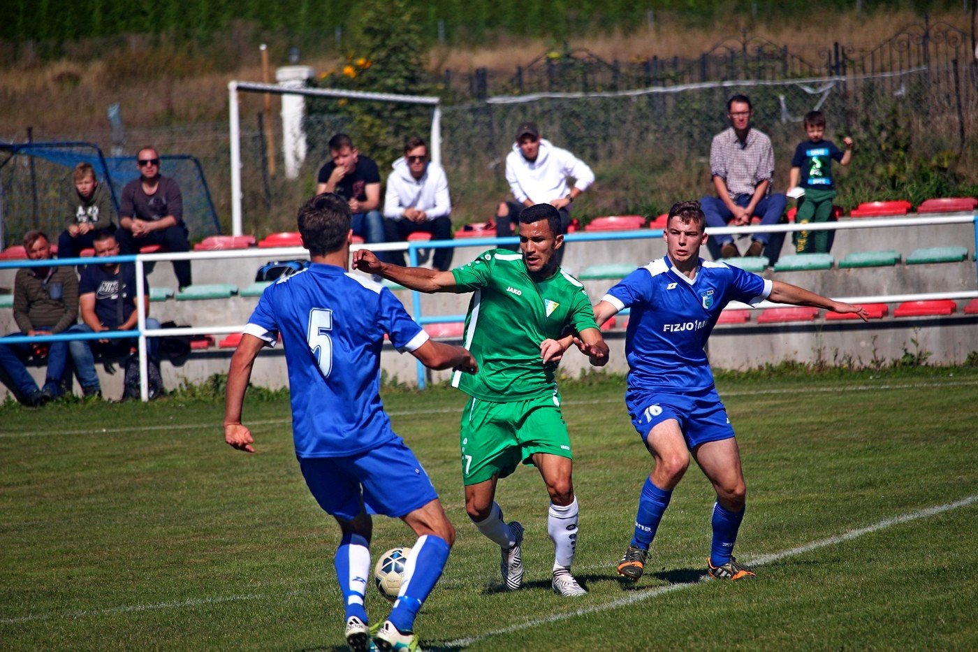 z-przewrotki-w-twarz-czerwona-kartka-83476