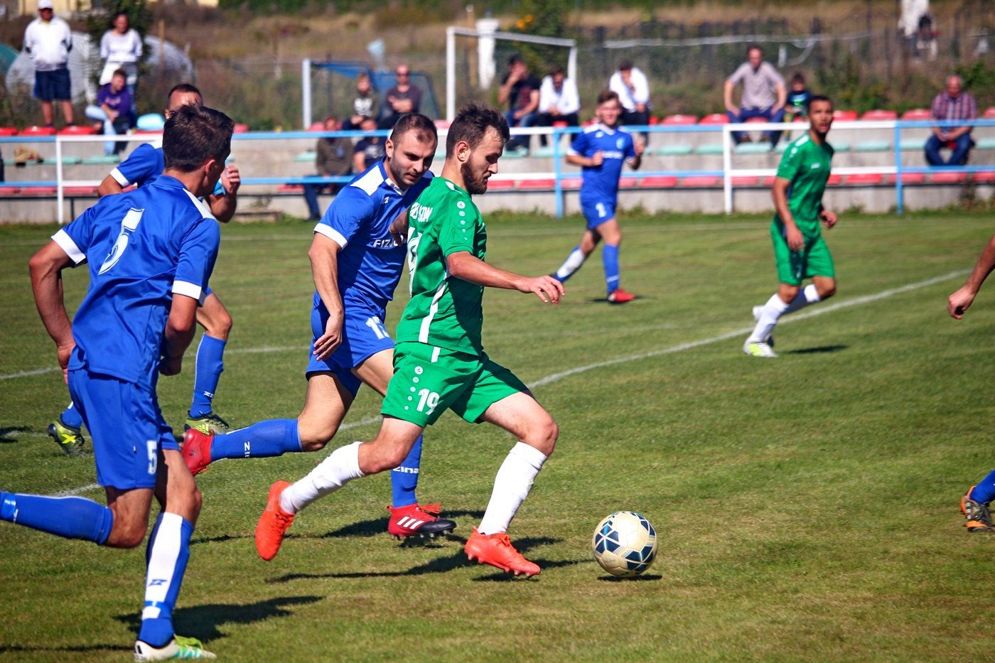 z-przewrotki-w-twarz-czerwona-kartka-83476