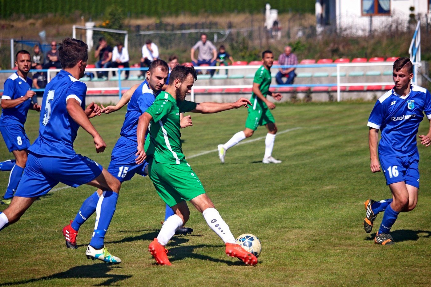 z-przewrotki-w-twarz-czerwona-kartka-83476