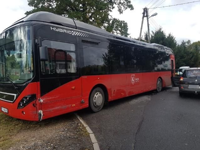 kolizja-z-autobusem-mzk-83599