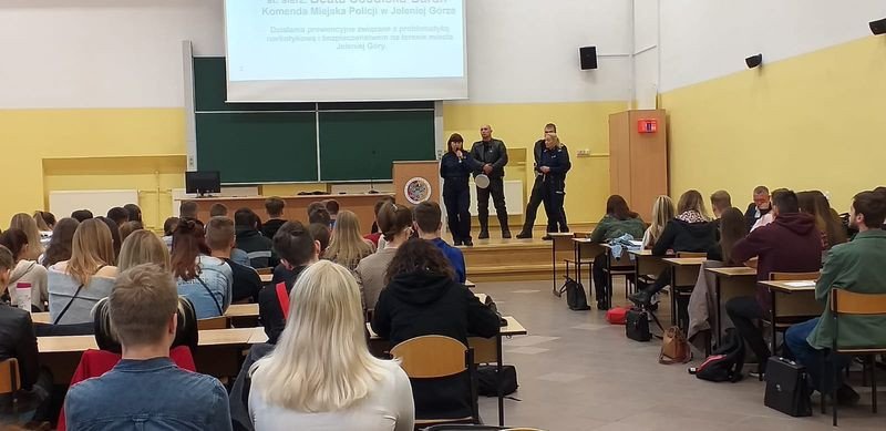 spotkanie-ze-studentami-o-zagrozeniach-83645