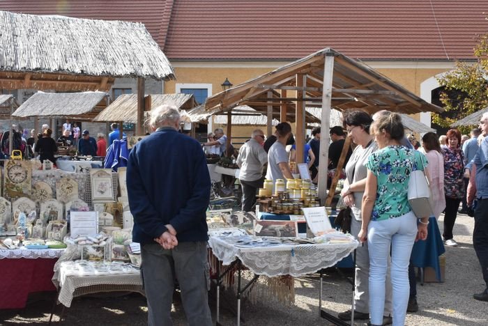 tumy-we-dworze-83796