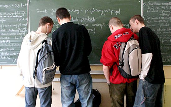 Gimnazjaliści z „czwórki” nie mogą doczekać się nowych tablic.