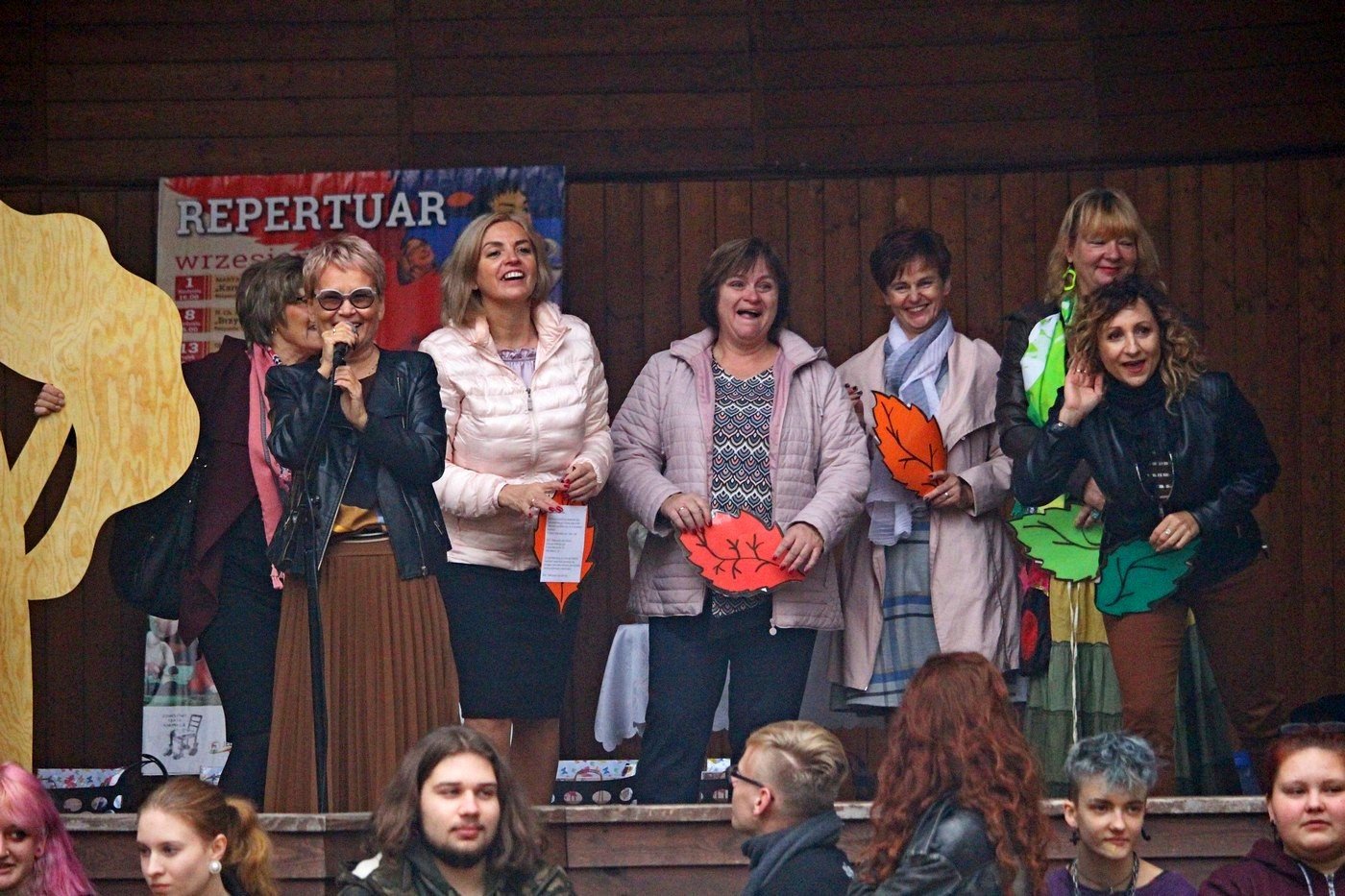 jesienne-drzewo-przedszkolakow-83893