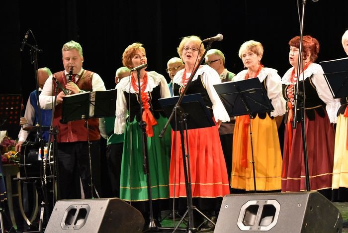 seniorzy-na-scenie-83916