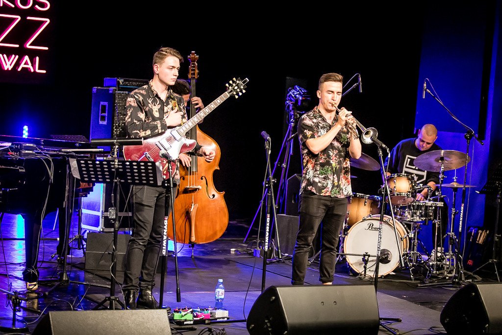 modzi-jazzmani-walcza-o-krokusa-83923