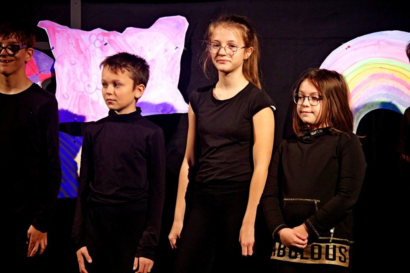 wzruszajacy-spektakl-niezwykych-aktorow-83976