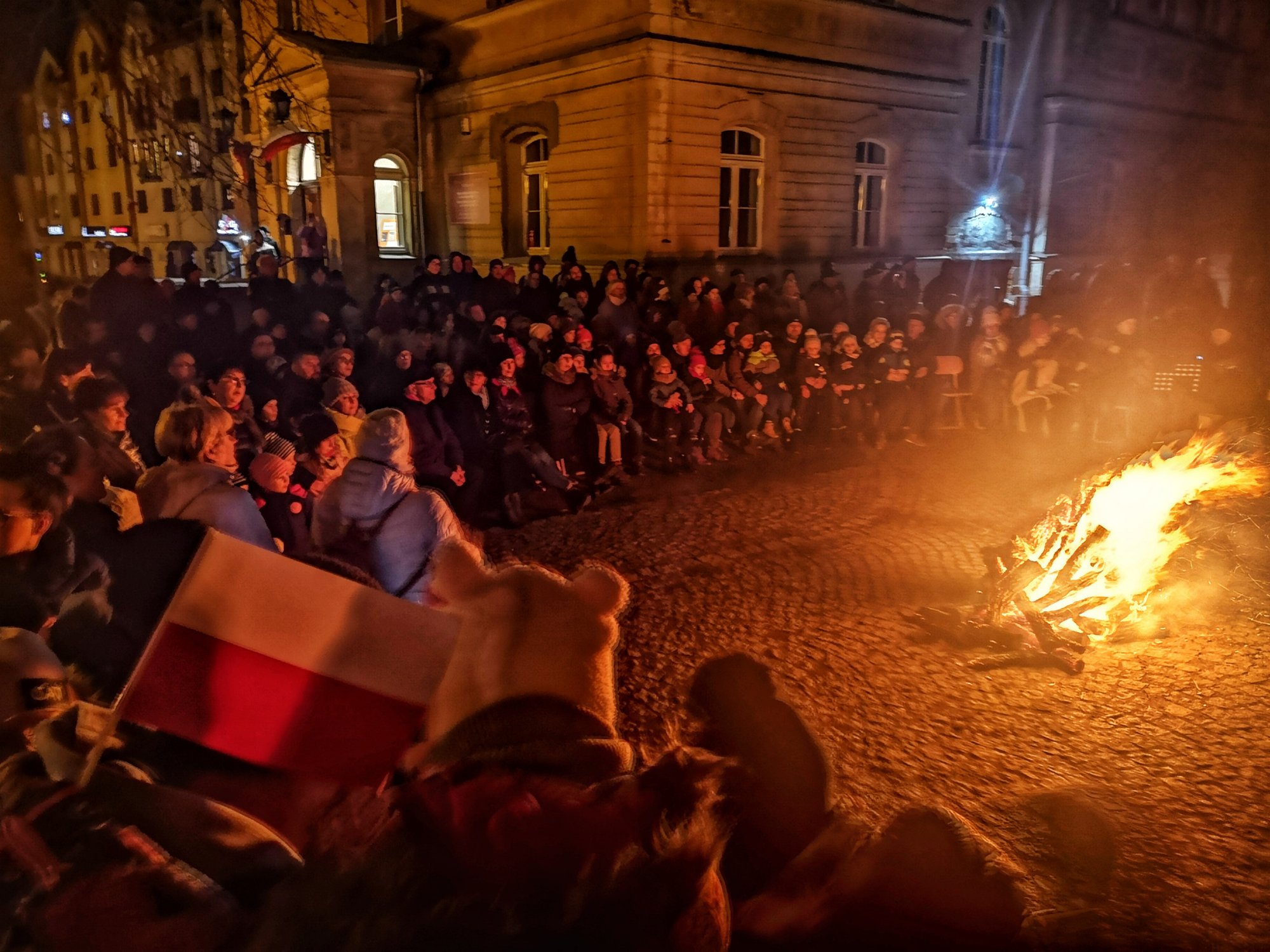 patriotycznie-przy-ognisku-84293