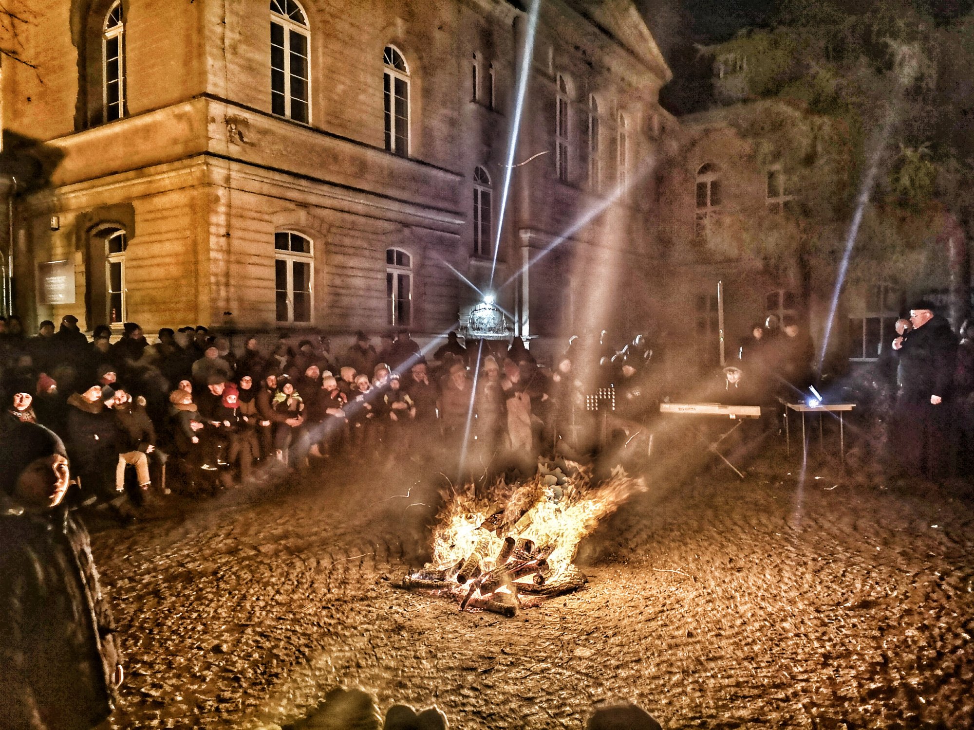 patriotycznie-przy-ognisku-84293