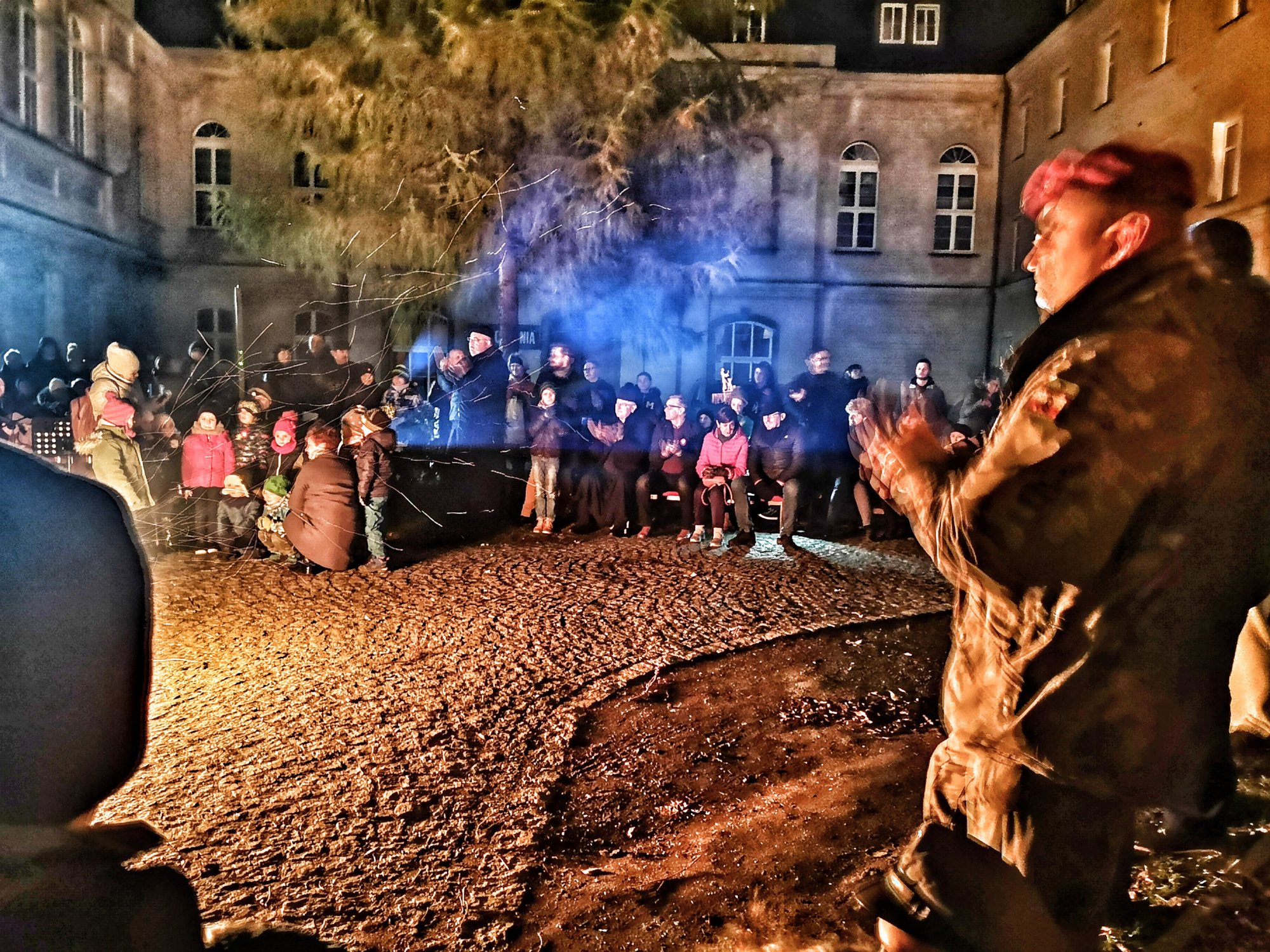 patriotycznie-przy-ognisku-84293