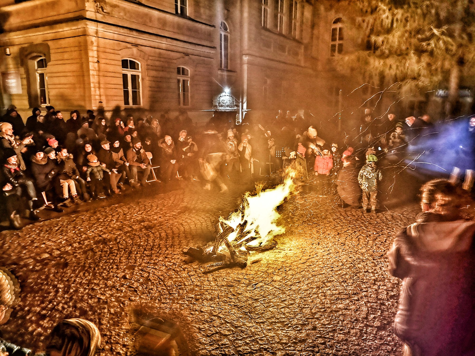 patriotycznie-przy-ognisku-84293