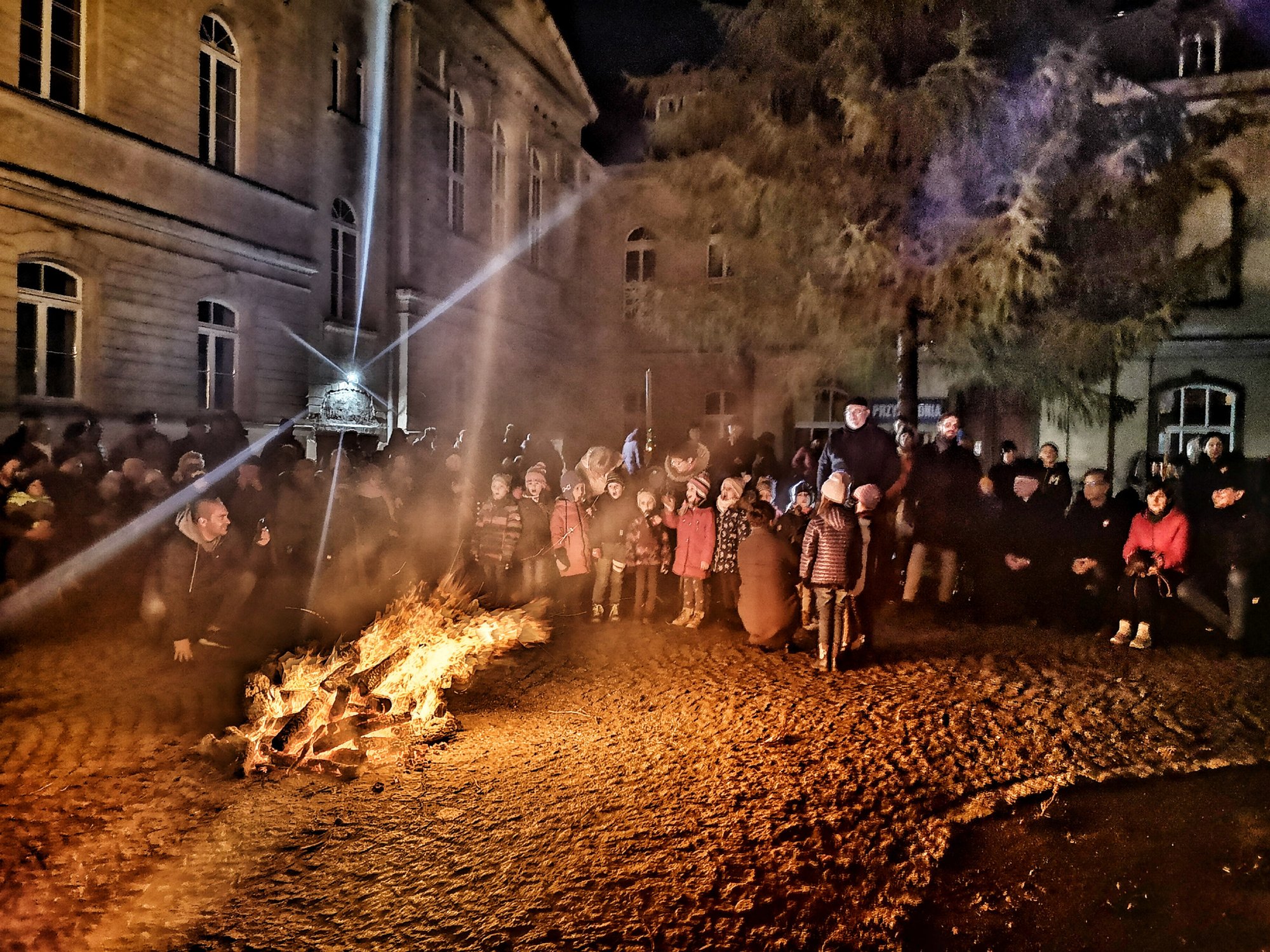 patriotycznie-przy-ognisku-84293