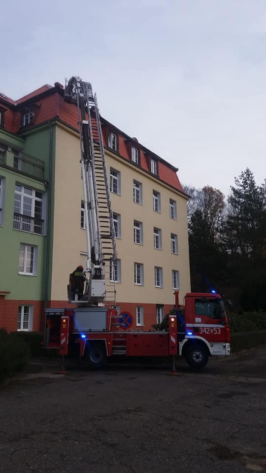 uszkodzony-dach-szpitala-84358