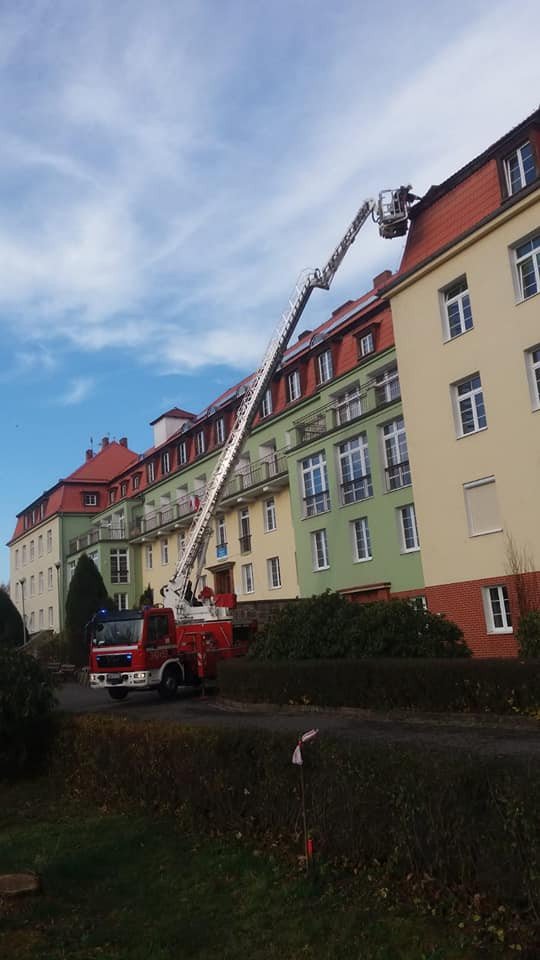 uszkodzony-dach-szpitala-84358