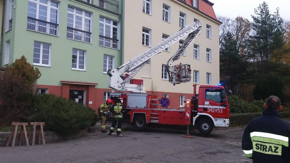 uszkodzony-dach-szpitala-84358
