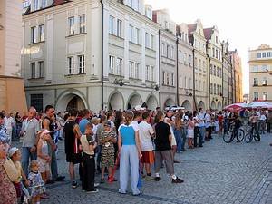 roztanczona-platforma-na-placu-ratuszowym-8436