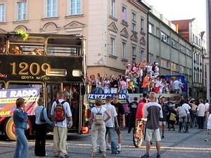 roztanczona-platforma-na-placu-ratuszowym-8436
