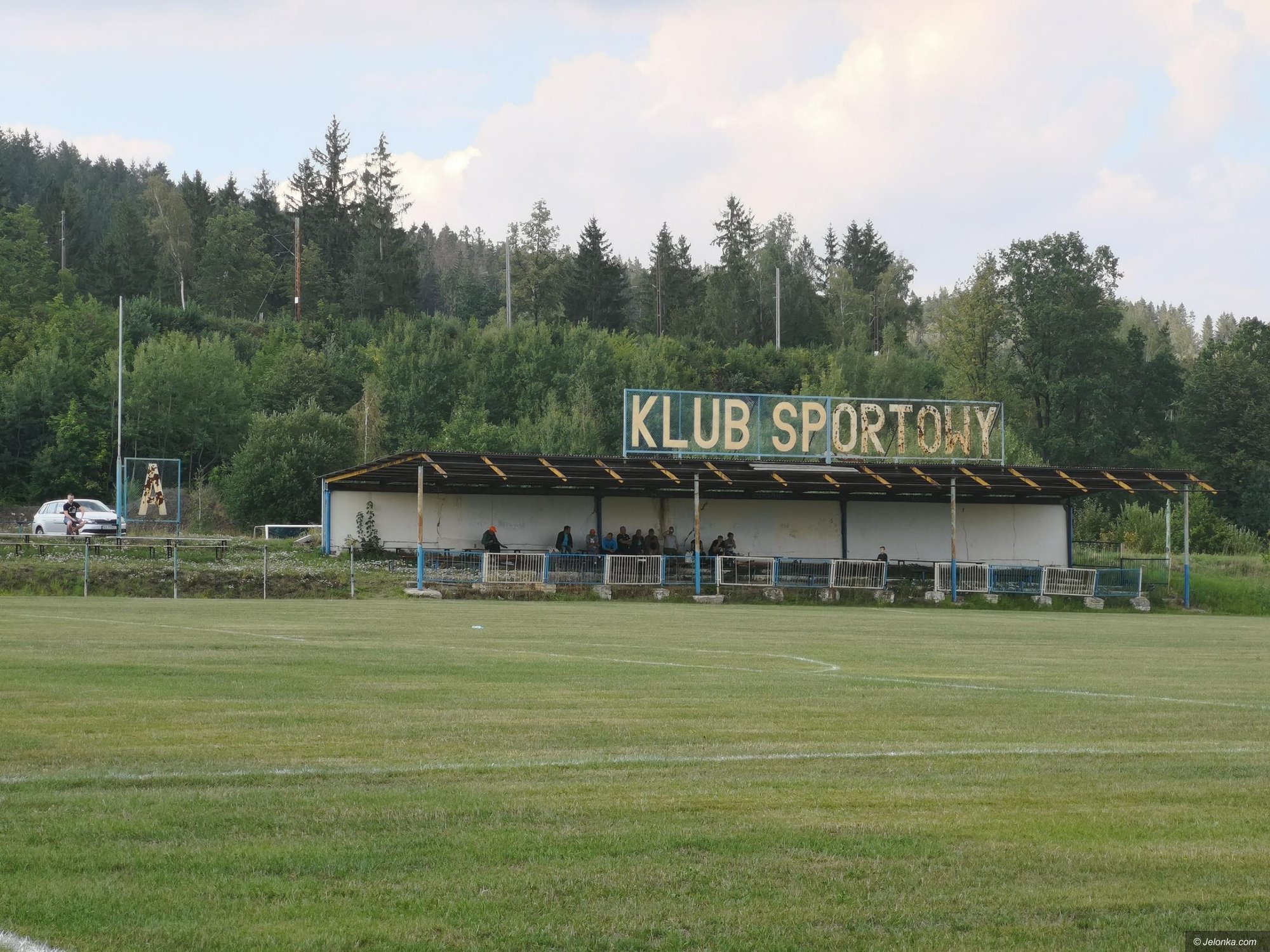 wiadomo-kto-postawi-szatnie-kontenery-84360
