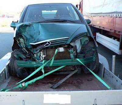 Ten mercedes miał trafić do warszatatu, a stamtąd, być może – na giełdę samochodową.