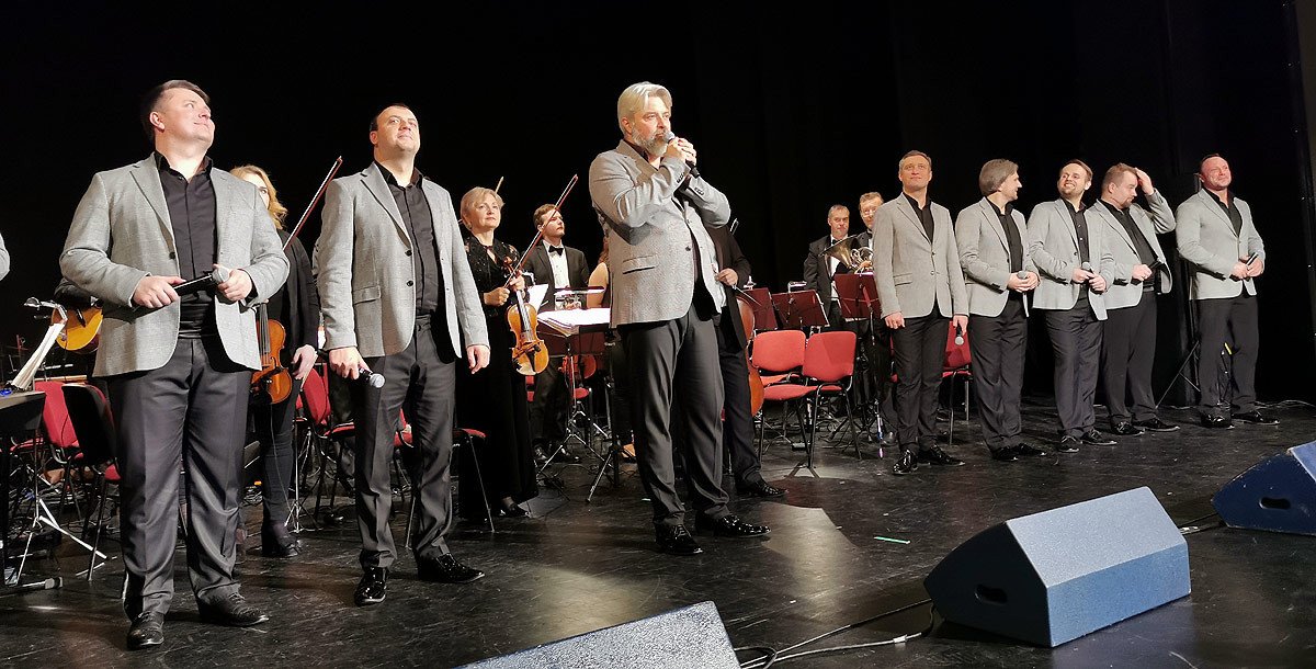 10-tenorow-oszaamiajace-show-84644