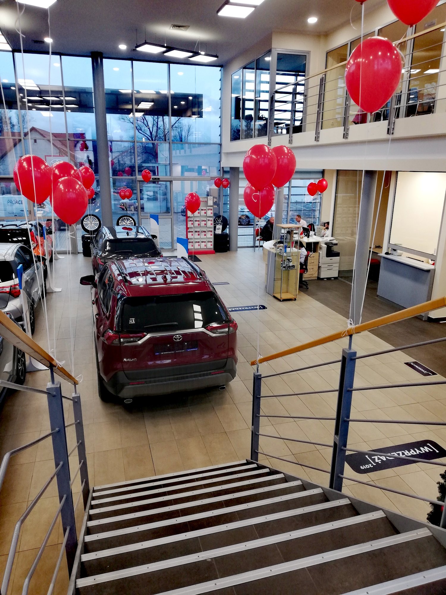 toyota-nowakowski-przejmuje-grabarow-nowy-salon-juz-otwarty-84769