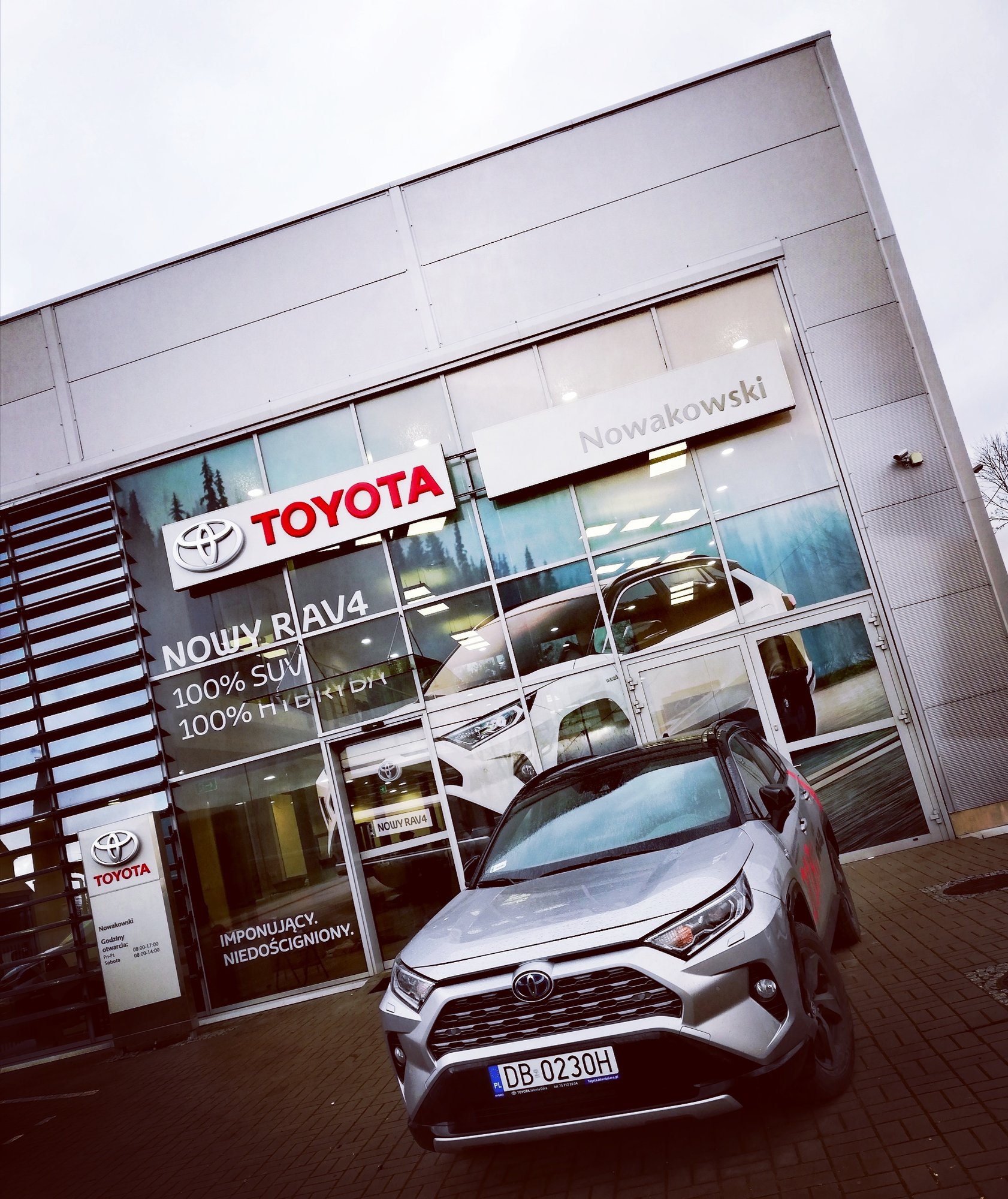 toyota-nowakowski-przejmuje-grabarow-nowy-salon-juz-otwarty-84769
