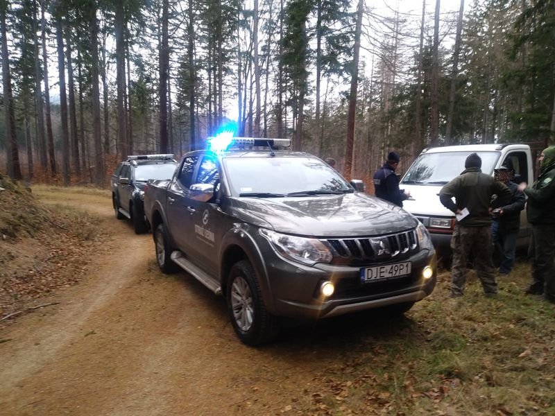 policjanci-i-straznicy-monitoruja-lasy-84858