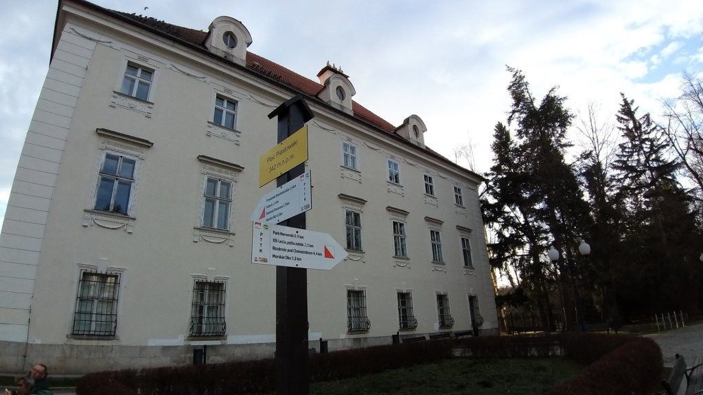 gownym-cieplickim-szlakiem-spacerowym-84905