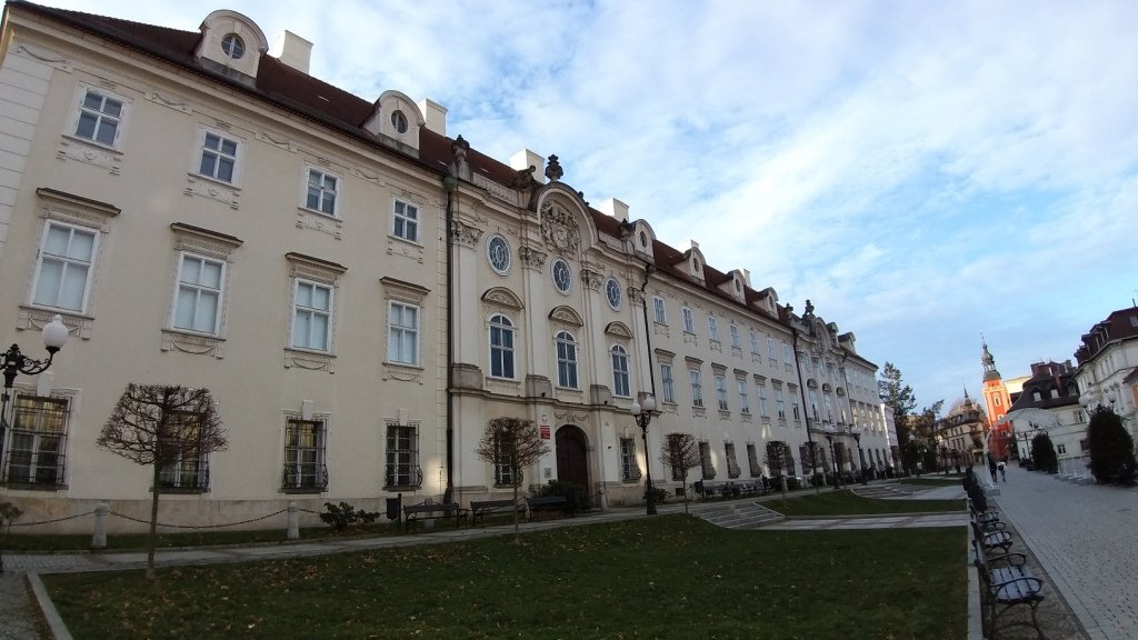 gownym-cieplickim-szlakiem-spacerowym-84905