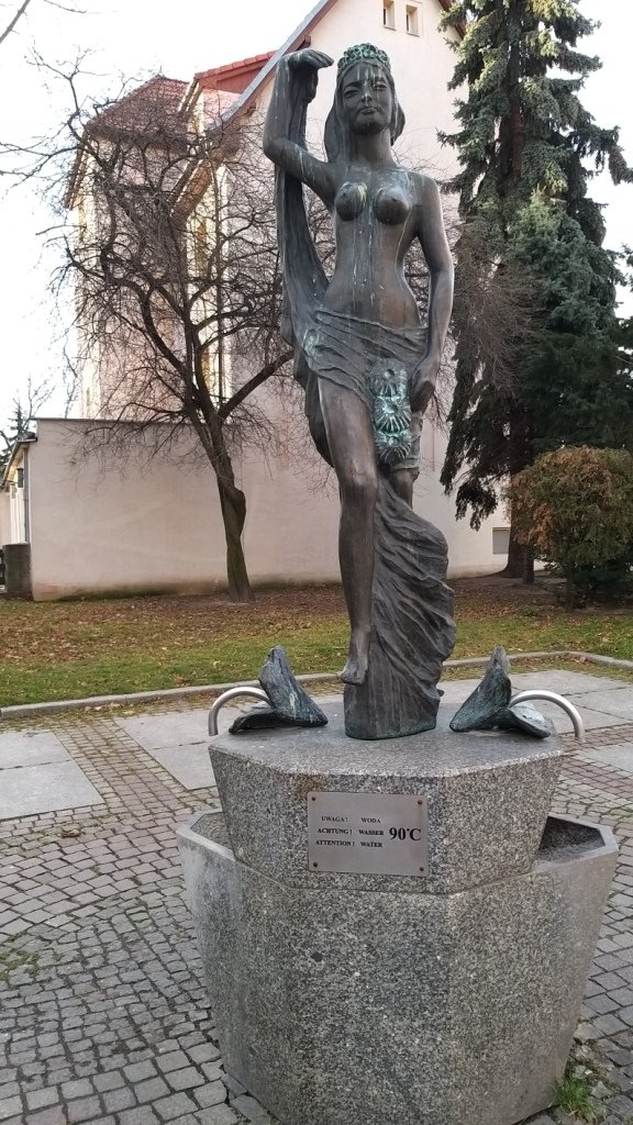gownym-cieplickim-szlakiem-spacerowym-84905