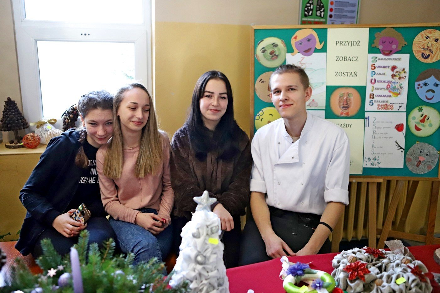 szkoa-z-zywa-szopka-84919