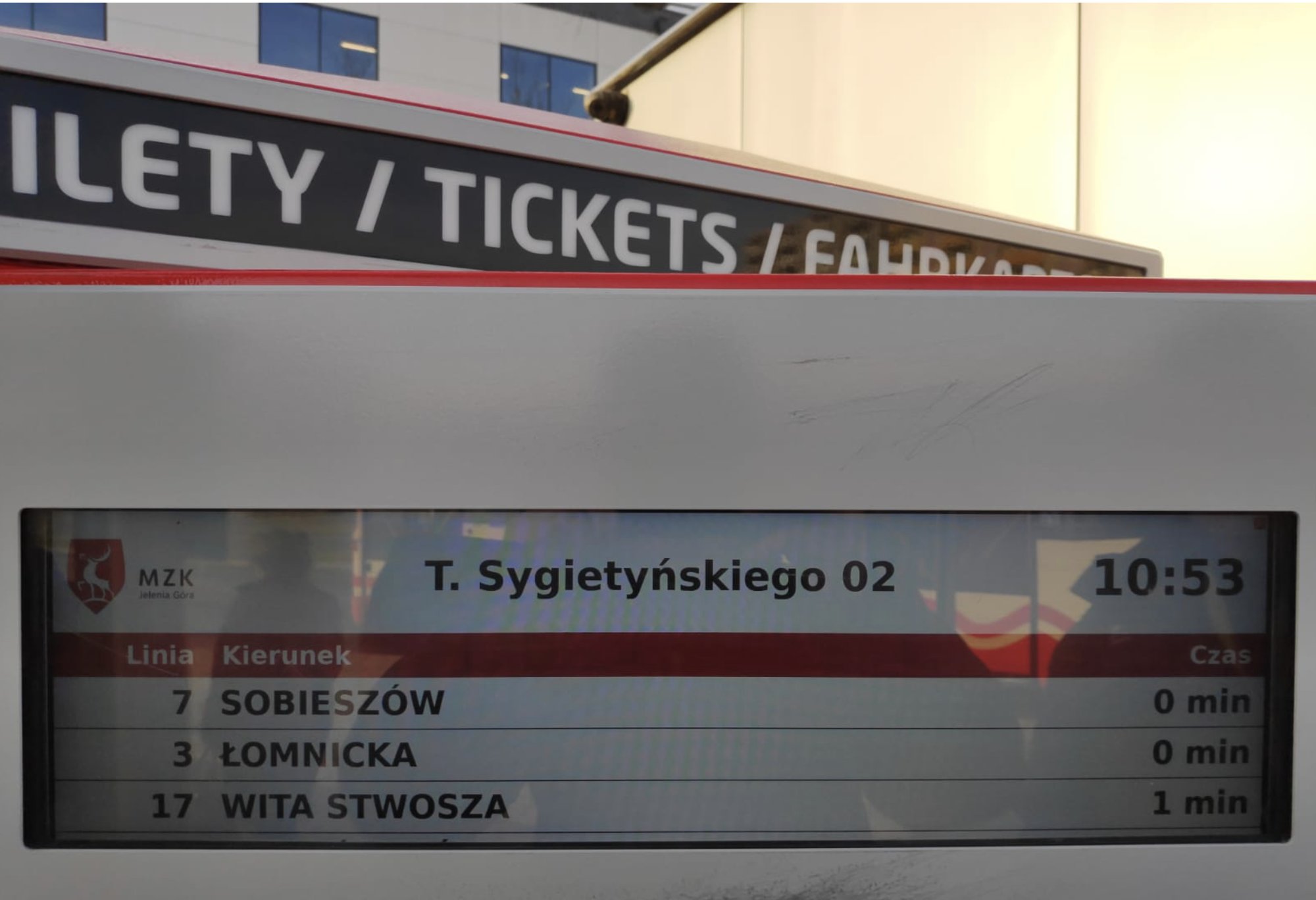 mzk-testuje-informacje-pasazerska-w-automacie-do-sprzedazy-biletow-84988