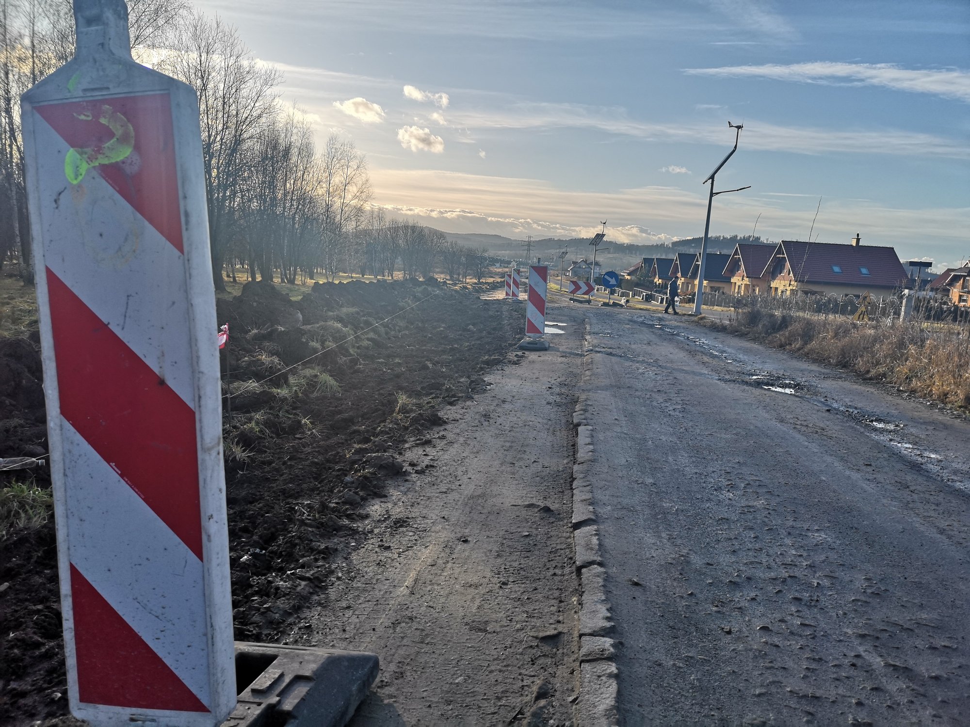 robia-droge-wzduz-granicy-miasta-84994