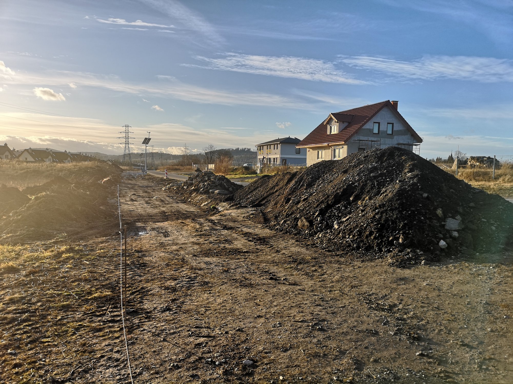 robia-droge-wzduz-granicy-miasta-84994