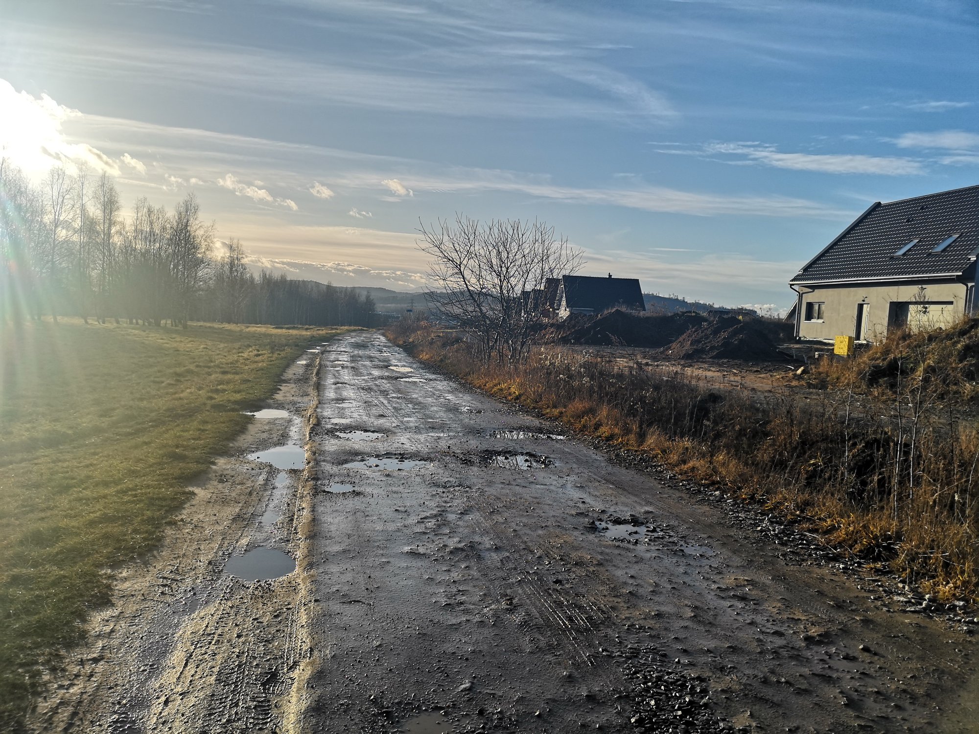 robia-droge-wzduz-granicy-miasta-84994