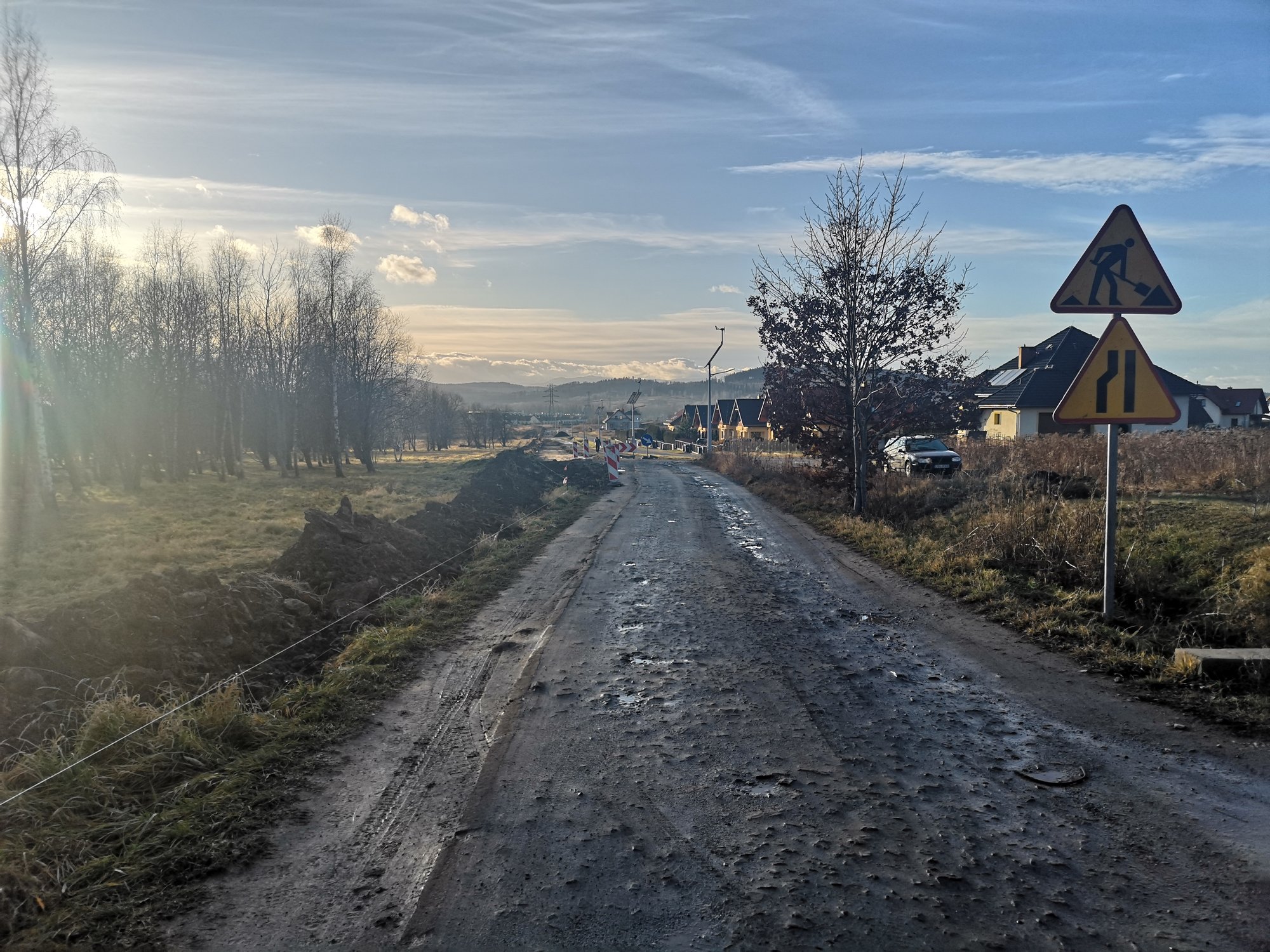 robia-droge-wzduz-granicy-miasta-84994