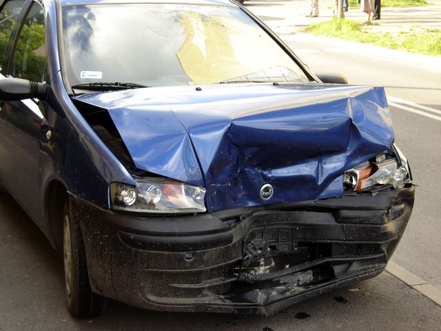 Rozbity przez właściciela i zarazem sprawcę kolizji fiat punto.