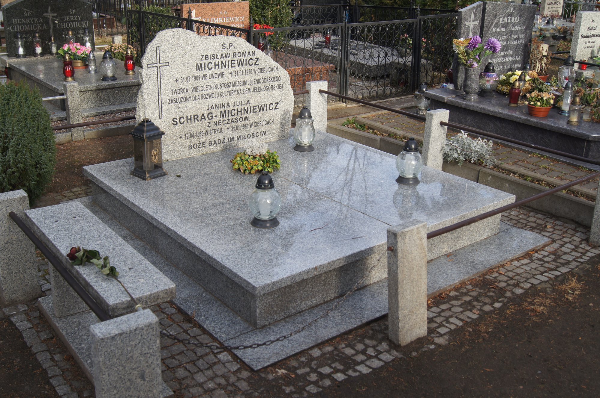 Grób Z. Michniewicza na cieplickim cmentarzu/fot. S. Firszt