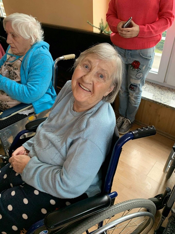 uczniowie-z-osemki-odwiedzili-seniorow-85376